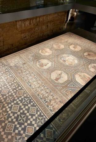 Vue sur la mosaïque de Vichten
